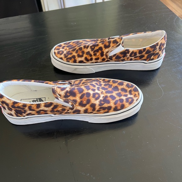 Women’s Van’s Leopard Size 8.5 Slip on - Picture 7 of 8